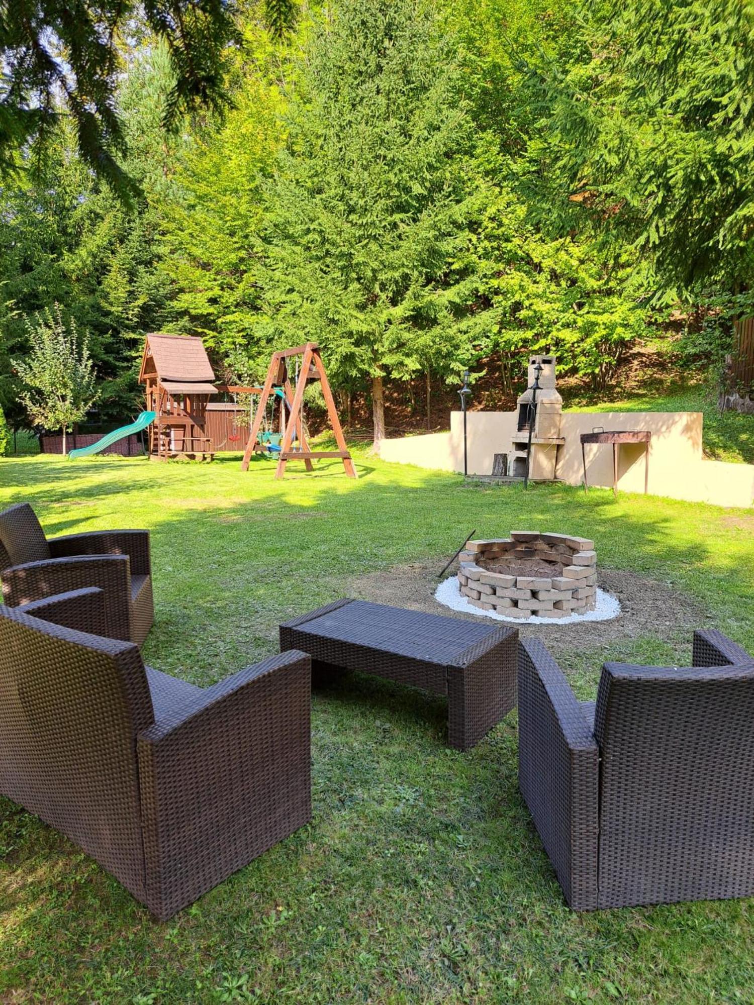 Casa Aris Lepsa Vrancea Hotell Exteriör bild