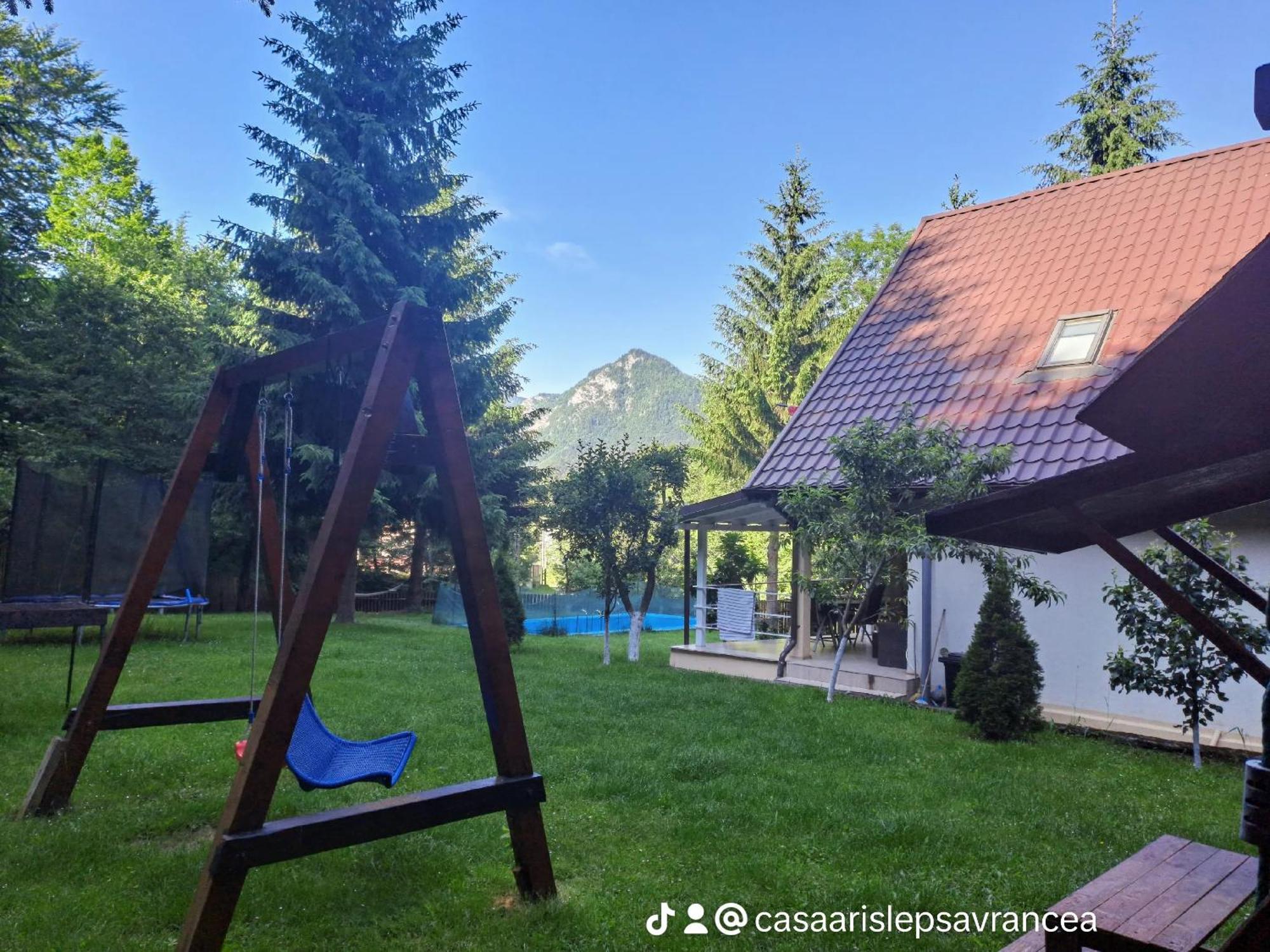 Casa Aris Lepsa Vrancea Hotell Exteriör bild